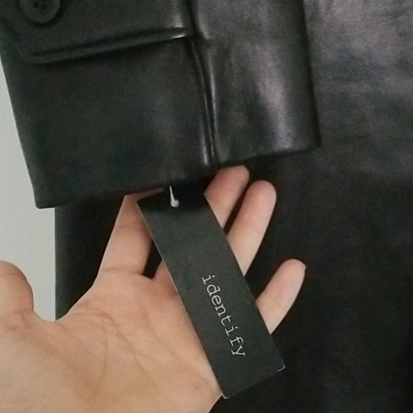 #4 - Leather jacket ๐งฅ - Picture 6 of 7